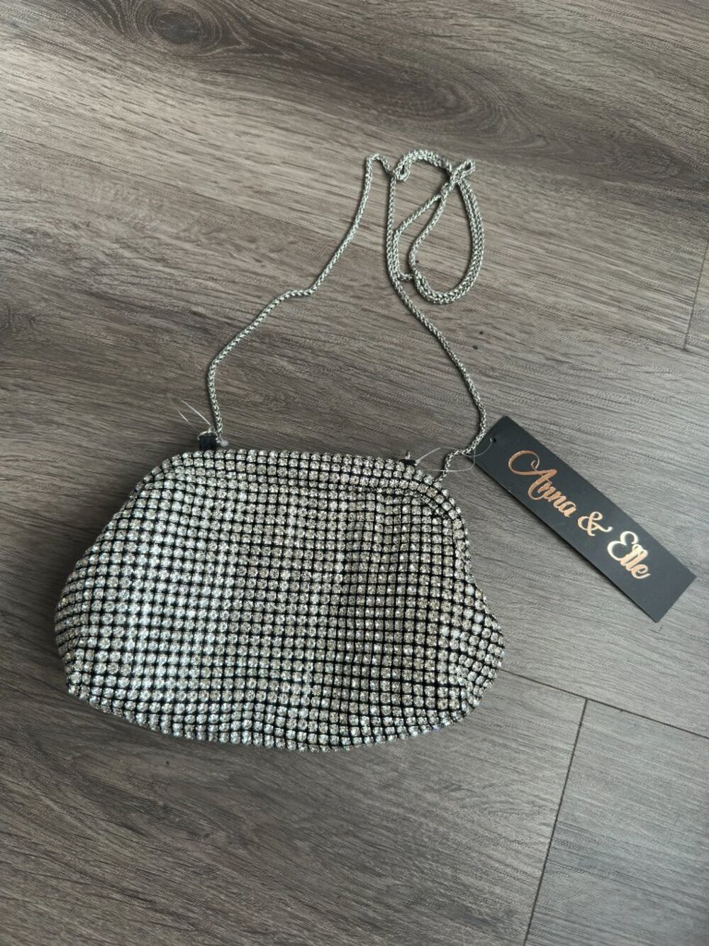 Anna & Elle rhinestone mesh evening clutch bag features a detachable chain strap